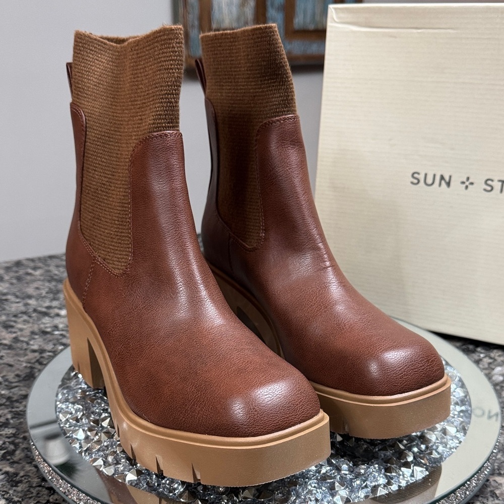 Sun + Stone Women's Verityy slip on lug sole platform Brown Ankle Booties NEW 9